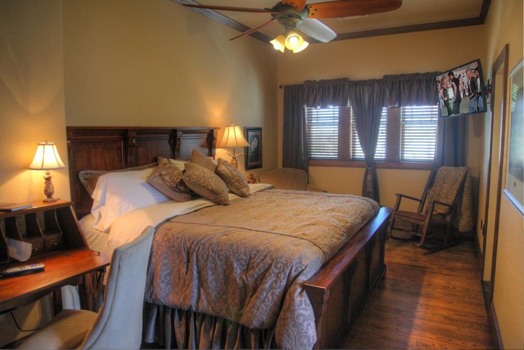 The Thornton Inn Bed And Breakfast Arlington Room photo