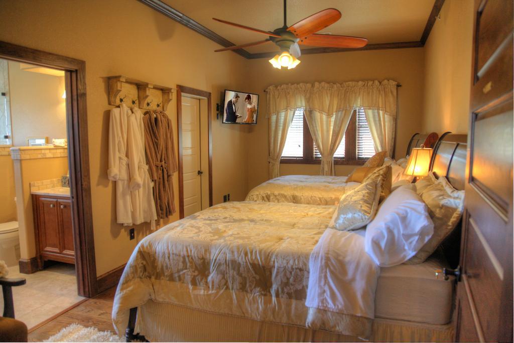 The Thornton Inn Bed And Breakfast Arlington Room photo