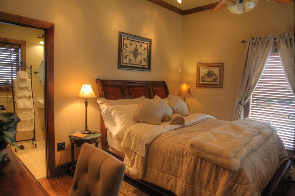 The Thornton Inn Bed And Breakfast Arlington Room photo
